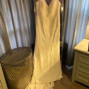 David’s Bridal Wedding Dress - beaded lace v neck